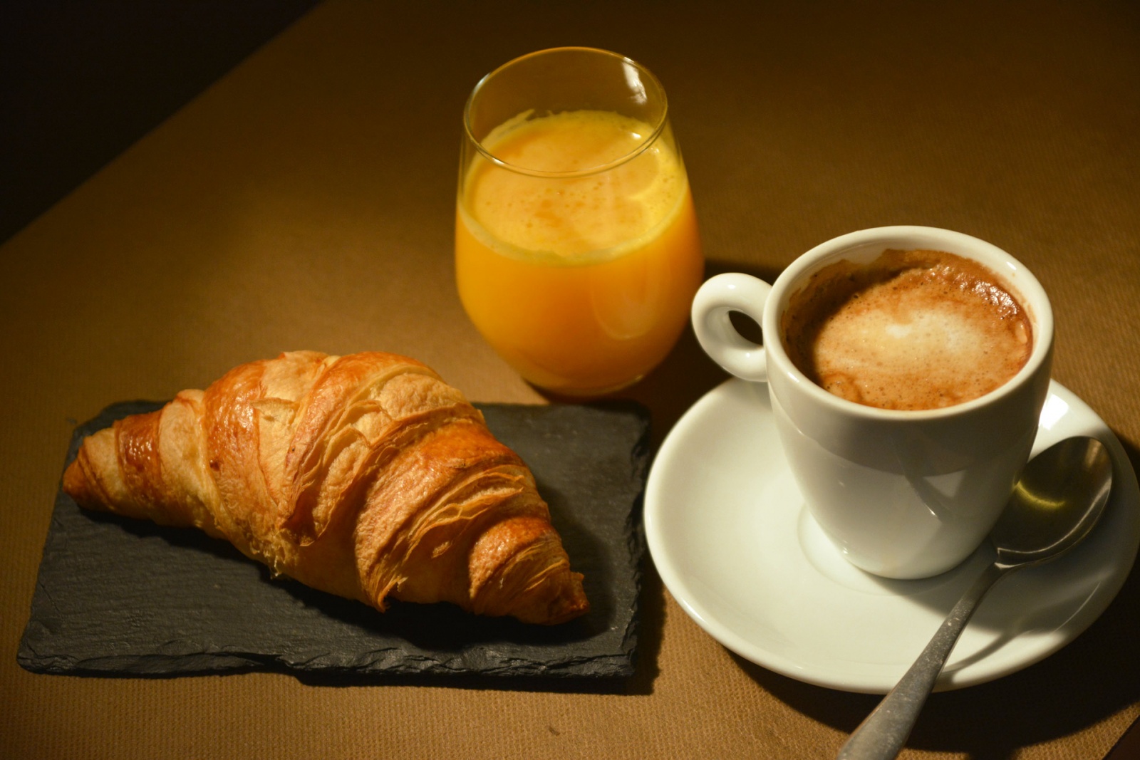 desayuno-dulce-croissant2.jpg