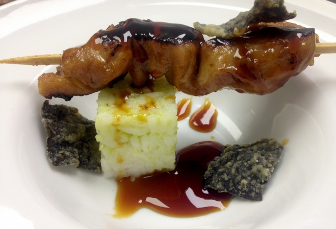 Yakitori con Arroz y Chips de Nori 