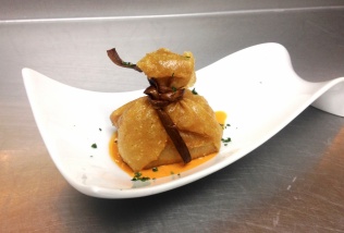 Brick relleno de Queso Roquefort, gamba y verduritas.