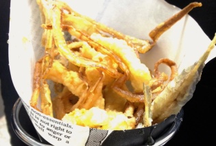 CUCURUCHO DE BOQUERONES Y CALAMARES