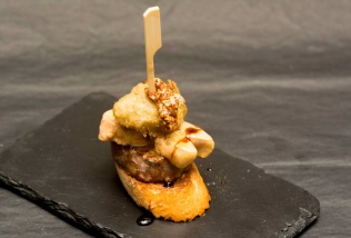 Hamburguesa con Foie y Alcachofa