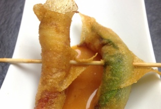 Langostinos con jamón y albahaca