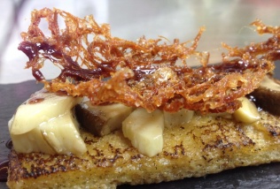 Torrija de boletus y crispy de ternera